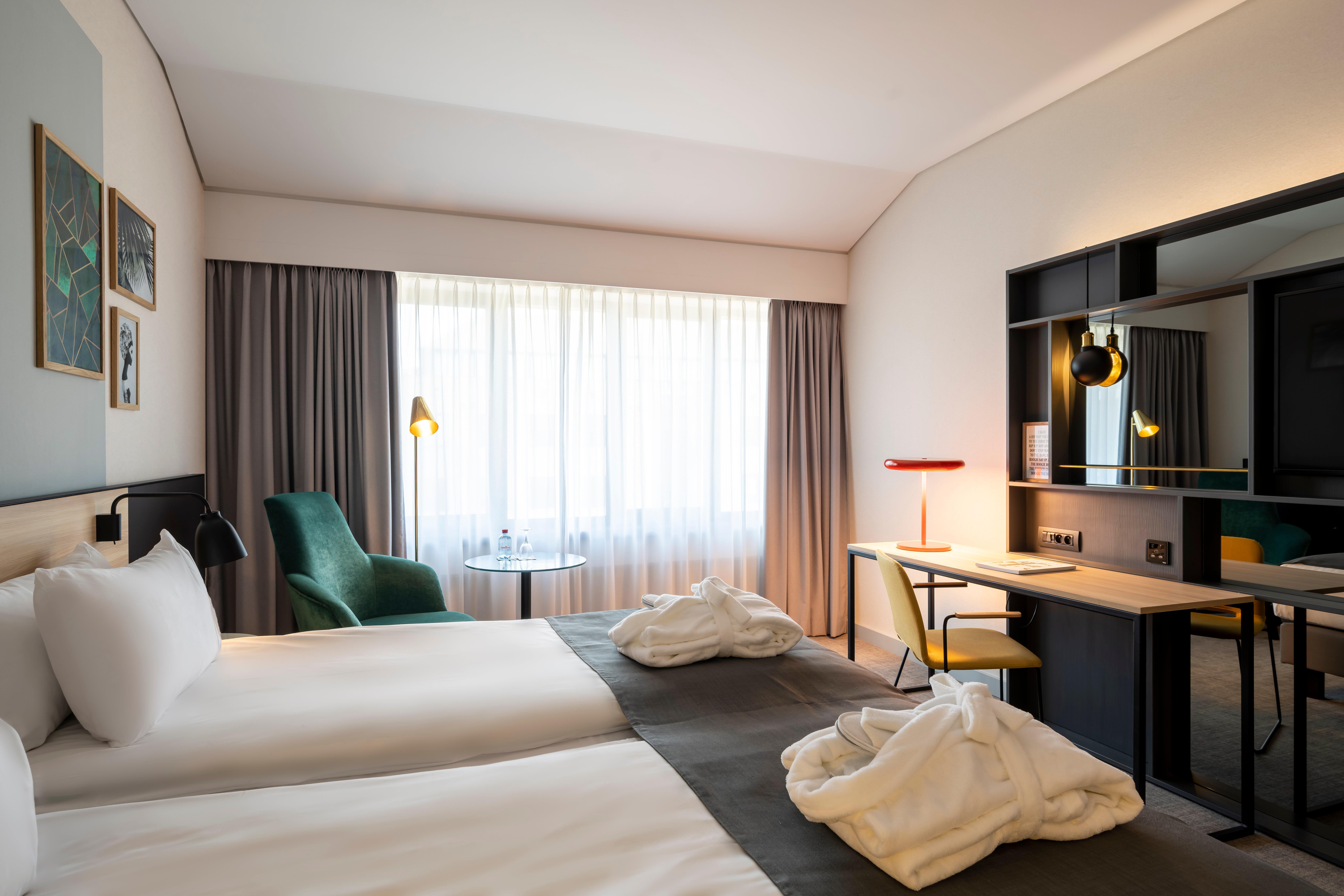 Holiday Inn Hasselt By Ihg Екстериор снимка